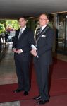 Apeldoorn, 8 Mei 2009
Speciale Herdenkingsdienst voor de slachtoffers van de ramp op Koninginnedag
Veel Politie, overal afzettingen met grote betonblokken.
Jan Peter Balkenende met burgemeester Fred de Graaf
Foto Peter Smulders