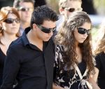 Ibiza 4 september 2007
Xavier Cabau, de vader van Yolanthe Cabau v Kasbergen wordt begraven. Jan Smit ondersteund haar.