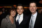 Hilversum 5 maart 2009
Uitreiking gouden buma harpen in studi 21. Jan Smit krijgt uit handen van Marco Borsato de ouvre award. Yolanthe Cabau v Kasbergen presenteert het programma   . jan met zijn ouders
Peter Smulders bv