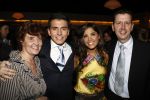 Hilversum 5 maart 2009
Uitreiking gouden buma harpen in studi 21. Jan Smit krijgt uit handen van Marco Borsato de ouvre award. Yolanthe Cabau v Kasbergen presenteert het programma   . jan met zijn ouders
Peter Smulders bv