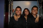 Amsterdam, 11 Juli 2008
Jan Smit met zijn vriendin Yolanthe Cabau en manager Jaap Buys
met zijn nieuwe wassenbeeld en tevens nieuwe singlle release