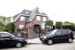 Volendam 19 mei 2009
Vandaag werd bekend gemaakt dat Yolanthe Cabau v Kasbergen en Jan smit na 2 en een half jaar hun relatie hebben verbroken. Voor hun huis stond veel pers en fans.
Peter Smulders bv