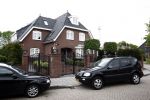 Volendam 19 mei 2009
Vandaag werd bekend gemaakt dat Yolanthe Cabau v Kasbergen en Jan smit na 2 en een half jaar hun relatie hebben verbroken. Voor hun huis stond veel pers en fans.
Peter Smulders bv