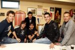 Volendam 20 mei 2009
Jan Smit Nick en Simon en de 3J's worden volgend seizoen onder de naam Votown de nieuwe hoofdsponsor van voetbalclub Volendam.
Peter Smulders bv