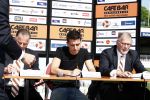 Volendam 20 mei 2009
Jan Smit Nick en Simon en de 3J's worden volgend seizoen onder de naam Votown de nieuwe hoofdsponsor van voetbalclub Volendam.
Peter Smulders bv
