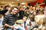 Volendam 1 maart 2008
Jan Smit met fans in winkel in volendam.
Peter Smulders bv