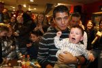 Volendam 1 maart 2008
Jan Smit met fans in winkel in volendam.
Peter Smulders bv