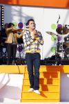 Amsterdam 30 april 2008
Het eerste optreden van Jan Smit na zijn operatie tijdens het radio 538 spektakel op koninginnedag. Jan heeft 8 maanden niet mogen zingen . Yolanthe Cabau v Kasbergen was er natuurlijk bij.
Peter Smulders bv