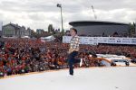 Amsterdam 30 april 2008
Het eerste optreden van Jan Smit na zijn operatie tijdens het radio 538 spektakel op koninginnedag. Jan heeft 8 maanden niet mogen zingen . Yolanthe Cabau v Kasbergen was er natuurlijk bij.
Peter Smulders bv