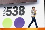 Amsterdam 30 april 2008
Het eerste optreden van Jan Smit na zijn operatie tijdens het radio 538 spektakel op koninginnedag. Jan heeft 8 maanden niet mogen zingen . Yolanthe Cabau v Kasbergen was er natuurlijk bij.
Peter Smulders bv
