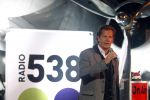 Schiphol Oost 2 november 2007
Gordon bij presentatie radio 538 met Jan Willem Bruggenwirth  en Kimberly Berkt en ......