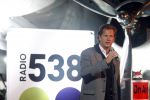 Schiphol Oost 2 november 2007
Gordon bij presentatie radio 538 met Jan Willem Bruggenwirth  en Kimberly Berkt en ......