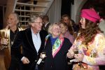 Naarden 1 april 2008
Het arsenaal van Jan en Monique des Bouvrie bestaat 15 jaar. Jan met moeder en dochter Nicole