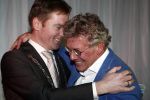 Naarden 30 januari 2009
Jan des Bouvrie krijgt een koninklijke onderscheiding, lintje bij het arsenaal. Jan met burgemeester Peter Rehwinkel
Peter Smulders bv