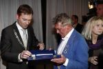 Naarden 30 januari 2009
Jan des Bouvrie krijgt een koninklijke onderscheiding, lintje bij het arsenaal. Jan met burgemeester Peter Rehwinkel
Peter Smulders bv