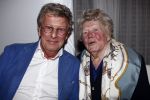 Naarden 30 januari 2009
Jan des Bouvrie krijgt een koninklijke onderscheiding, lintje bij het arsenaal. Jan des Bouvrie met moeder en familie
Peter Smulders bv