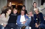 Naarden 30 januari 2009
Jan des Bouvrie krijgt een koninklijke onderscheiding, lintje bij het arsenaal. Jan des Bouvrie met moeder en familie
Peter Smulders bv