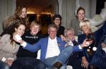 Naarden 30 januari 2009
Jan des Bouvrie krijgt een koninklijke onderscheiding, lintje bij het arsenaal. Jan des Bouvrie met moeder en familie
Peter Smulders bv