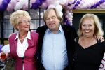 Amsterdam 27 april 2009
Feestje van Gerard Joling voor zijn 49e verjaardag bij cafe het Kalfje.Jan v Doorn met vrouw en de moeder van Gerard
Peter Smulders bv