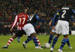 Eindhoven, 12 December 2007
Champions League wedstrijd PSV-Internationale Milan, eindstand 0-1 Seizoen 2007/2008
Jefferson Farfan in duel met Nelson Enrique Lopez Rivas