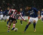 Eindhoven, 12 December 2007
Champions League wedstrijd PSV-Internationale Milan, eindstand 0-1 Seizoen 2007/2008
Jefferson Farfan in duel met Marco Materazzi