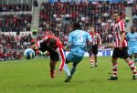 Eindhoven, 13 April 2008 Kampioenswedstrijd PSV-FC Twente, eindstand 1-1 Seizoen 2007/2008. PSV daardoor nog niet kampioen.
Jefferson Farfan in duel met Edson Braafheid