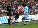 Eindhoven, 13 April 2008 Kampioenswedstrijd PSV-FC Twente, eindstand 1-1 Seizoen 2007/2008. PSV daardoor nog niet kampioen.
Jefferson Farfan in duel met Edson Braafheid