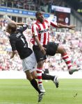 Eindhoven, 23 September 2007 Seizoen 2007/2008 Kompetitewedstrijd PSV-Feyenoord, eindstand 4-0
Jefferson Farfan in duel met Theo Lucius