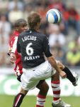 Eindhoven, 23 September 2007 Seizoen 2007/2008 Kompetitewedstrijd PSV-Feyenoord, eindstand 4-0
Jefferson Farfan in duel met Theo Lucius