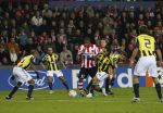 Eindhoven, 23 Oktober 2007
Champions League wedstrijd PSV-Fenerbahce, eindstand 0-0
Seizoen 2007/2008
Jefferson Farfan in duel met Deniz Baris