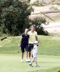 Faro 5 mei 2008
Linda de Mol Julian Noah en Jeroen Rietbergen aan het golfen tijdens hun vakantie op vale do lobo.
Peter Smulders bv