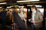 Rotterdam 29 februari 2008
Linda de Mol en 1eroen Rietbergen komen aan op vliegveld Zestienhoven na hun eerste liefdesvakantie in portugal. Buiten stormt/ waait het het.
Peter Smulders bv
