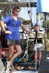 Curacao 31 december 2008
Sound check Jeroen v d Boom op Mambo Beach voor oudjaarsconcert. Jeroen met zijn zoon Daan
Peter Smulders bv