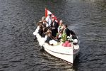 Leiden 23 augustus 2008
De dochter van Phil Collins Joeley Joely Collins trouwt met haar Nederlandse man Stefan Buitelaar. Na het huwelijk gaan ze met boot varen.