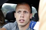 Noordwijk 3 juni 2008
Het Nederlands elftal vertrekt vanaf hotel huis ter Duin naar Schiphol voor het EK voetbal in Zwitserland en Oostenrijk.
John Heitinga met zijn vriendin