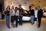 Amsterdam 15 januari 2008
Yolanthe Cabau v Kasbergen John Heitinga Arie Boomsma Edsilia Rombley Floortje Dessing en Nicolette Kluiver krijgen smart voor hun goede doel.