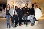 Amsterdam 15 januari 2008
Yolanthe Cabau v Kasbergen John Heitinga Arie Boomsma Edsilia Rombley Floortje Dessing en Nicolette Kluiver krijgen smart voor hun goede doel.