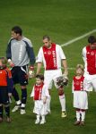Amsterdam, 30 Januari 2008 Kompetitiewedstrijd AJAX-PSV, eindstand 0-2
Seizoen 2007/2008
John Heitinga met zijn jongste broertje Joey Heitinga