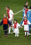 Amsterdam, 30 Januari 2008 Kompetitiewedstrijd AJAX-PSV, eindstand 0-2
Seizoen 2007/2008
John Heitinga met zijn jongste broertje Joey Heitinga