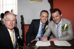 Heeswijk Nuenen en Den Bosch 10 april 2009
Trouwen John de Bever en Kees Stevens. Ronnie Tober trouwde ze.
Peter Smulders bv