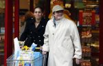 Zandvoort 19 januari 2008
Johnny Kraaykamp jr boodschappen aan het doen met zijn nieuwe vriendin Peggy Reiziger.