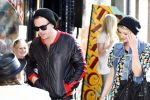 Amsterdam, 11 Mei 
Johnny de Mol met zijn nieuwe vriendin Elvira
