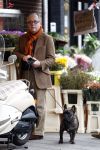 Amsterdam 26 januari 2008
Joop Braakhekke met hond aan het winkelen.