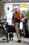 Amsterdam 26 januari 2008
Joop Braakhekke met hond aan het winkelen.