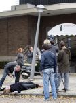 Amsterdam 2 november 2007
Jort Kelder speelt de moord op klaas bruinsma na bij het hilton hotel. Harry Lensink helpt hem daarbij.