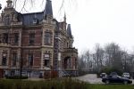 Nigtevecht 4 en 5 april 2008
Auto van Georgina Verbaan en auto van Jort Kelder staan voor zijn huis in Nigtevecht.