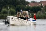 Weesp 31 augustus 2008
Jort Kelder met een vriend aan het varen met zijn boot op de Vecht.