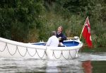 Weesp 31 augustus 2008
Jort Kelder met een vriend aan het varen met zijn boot op de Vecht.