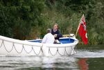 Weesp 31 augustus 2008
Jort Kelder met een vriend aan het varen met zijn boot op de Vecht.