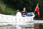 Weesp 31 augustus 2008
Jort Kelder met een vriend aan het varen met zijn boot op de Vecht.